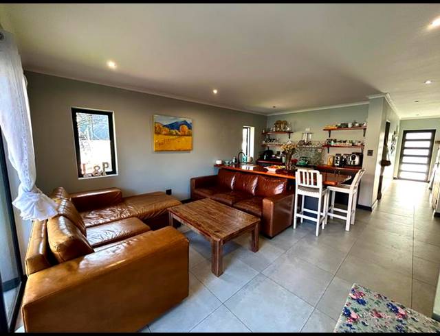 3 BEDROOM TOWNHOUSE FOR SALE IN DE ZOETE INVAL